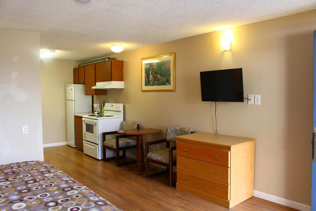 Days Inn By Wyndham Lakewood South Tacoma Номер фото