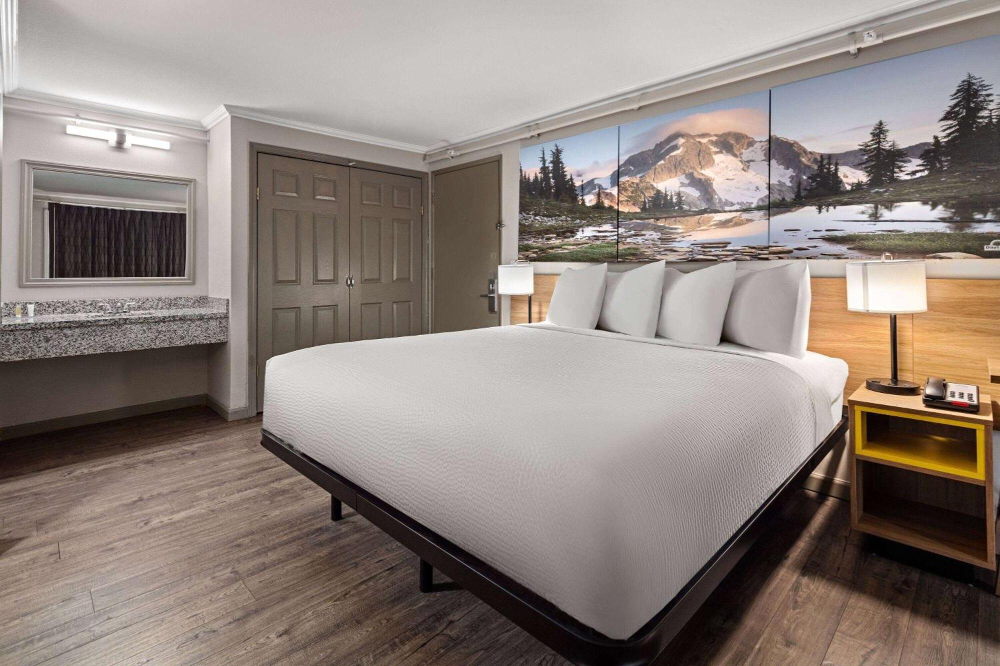 Days Inn By Wyndham Lakewood South Tacoma Экстерьер фото