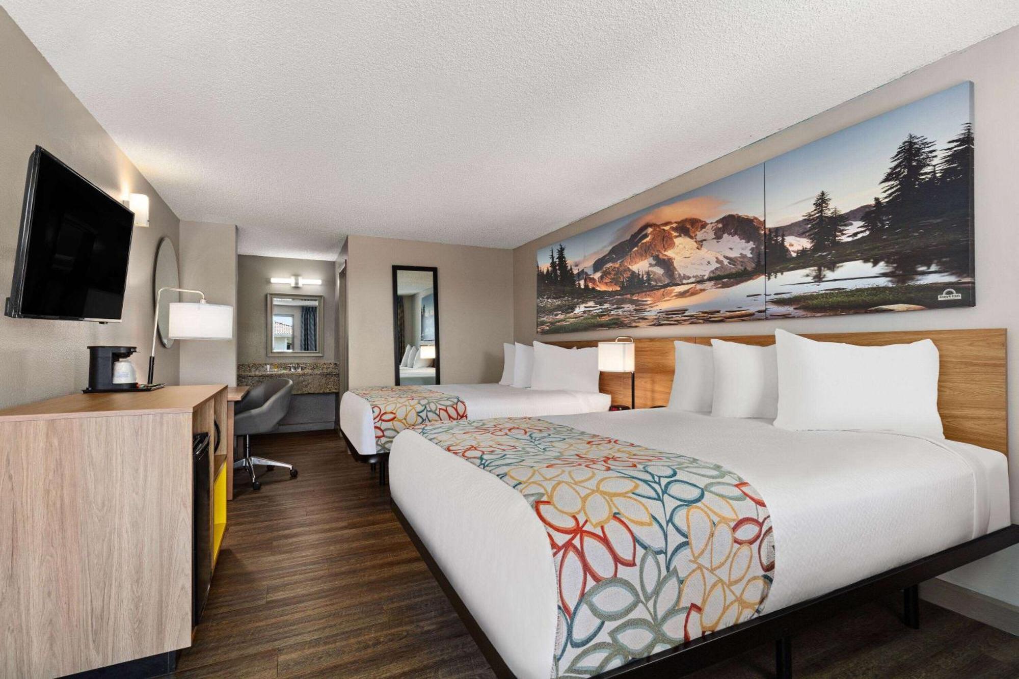 Days Inn By Wyndham Lakewood South Tacoma Экстерьер фото