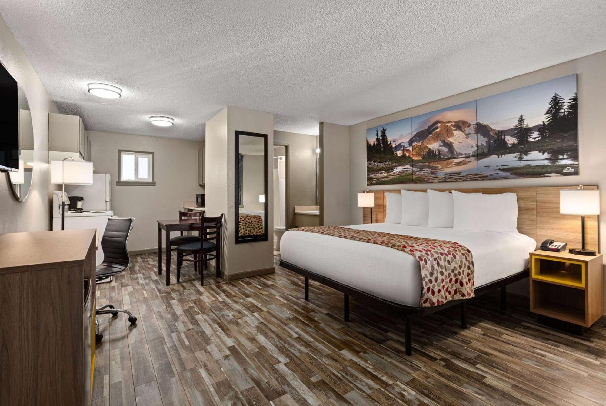 Days Inn By Wyndham Lakewood South Tacoma Экстерьер фото