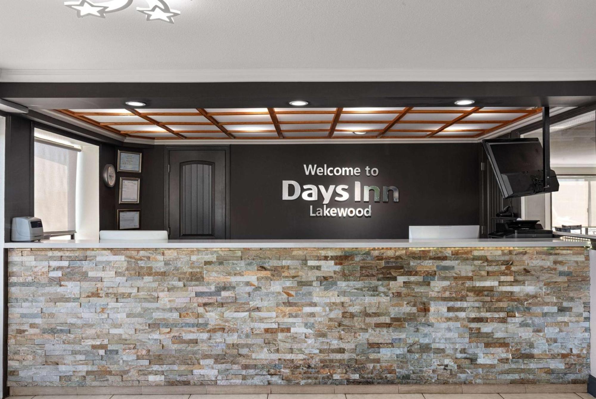 Days Inn By Wyndham Lakewood South Tacoma Экстерьер фото