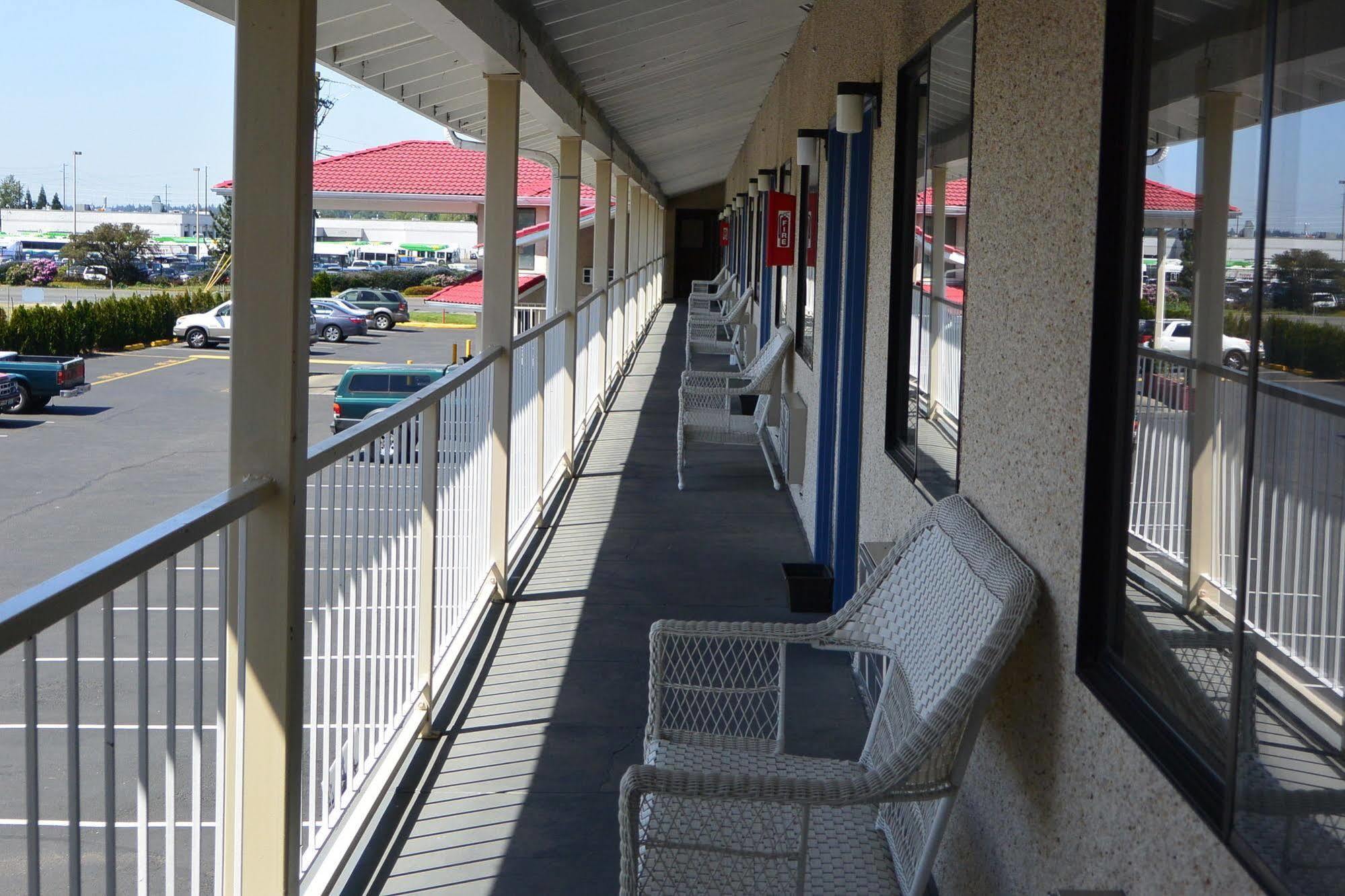 Days Inn By Wyndham Lakewood South Tacoma Экстерьер фото