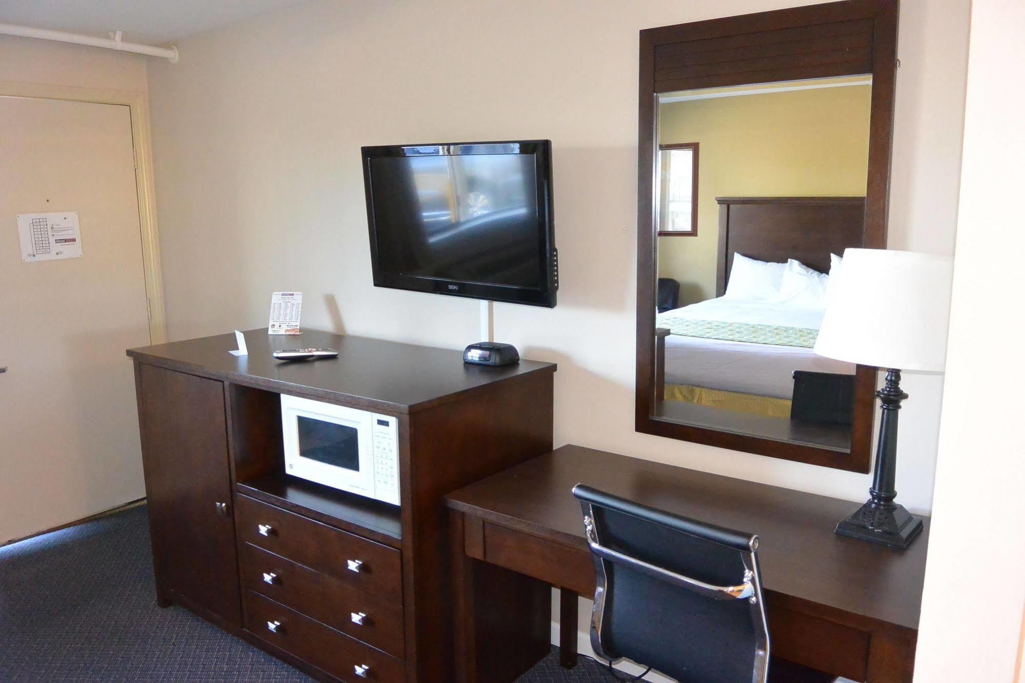 Days Inn By Wyndham Lakewood South Tacoma Экстерьер фото