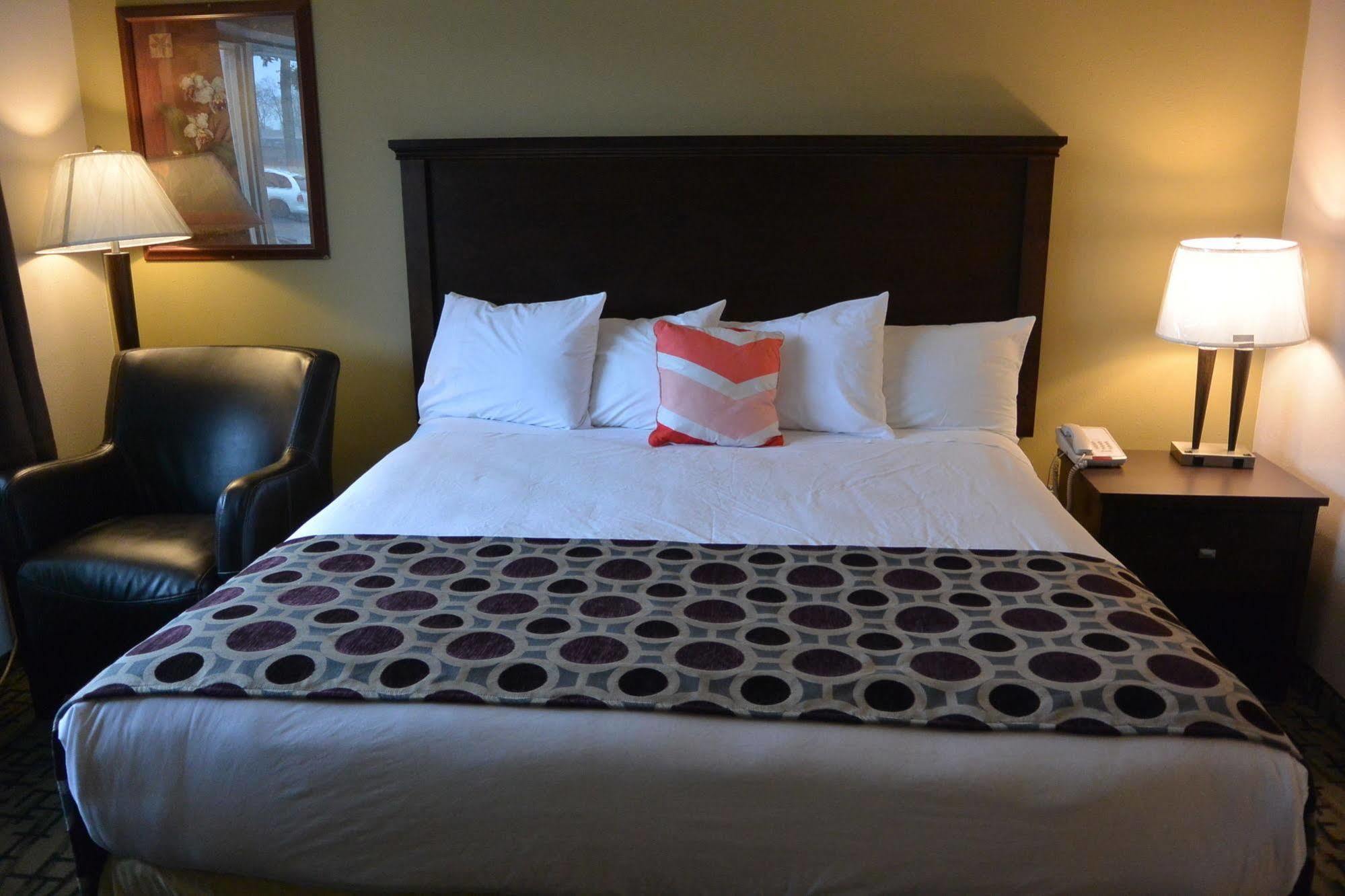 Days Inn By Wyndham Lakewood South Tacoma Экстерьер фото