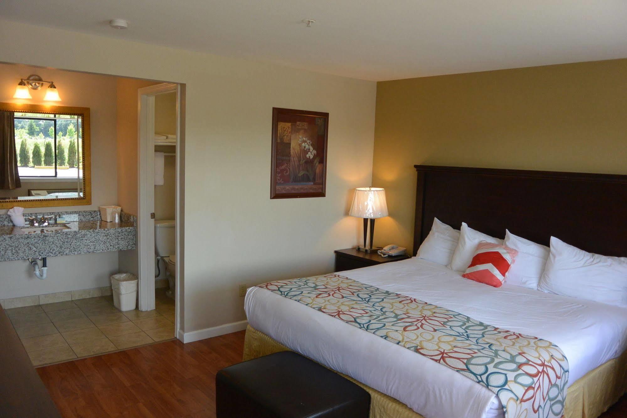 Days Inn By Wyndham Lakewood South Tacoma Экстерьер фото