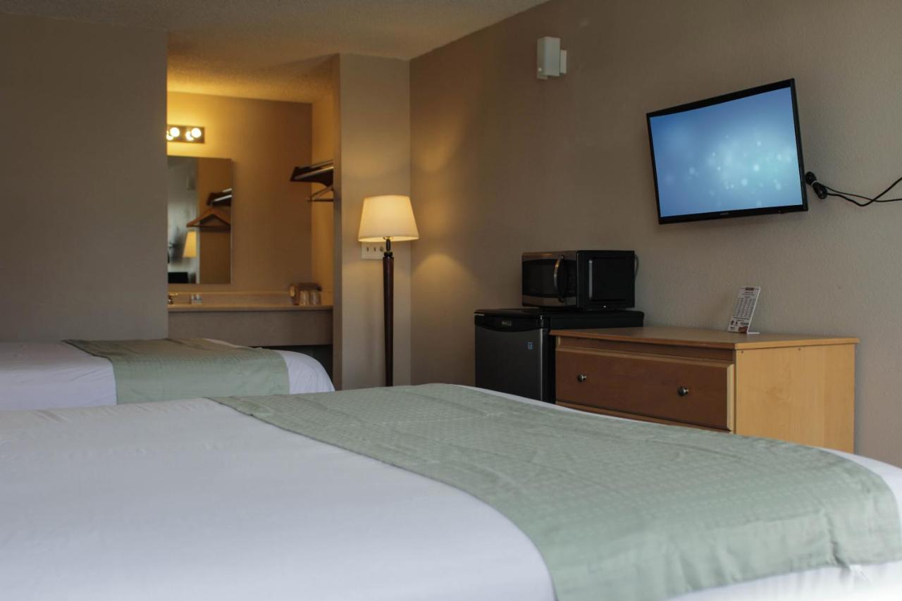Days Inn By Wyndham Lakewood South Tacoma Экстерьер фото